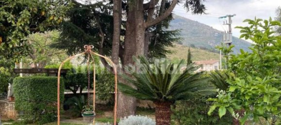 Вилла с 15 спальнями в Фонди, Италия № 168511 2