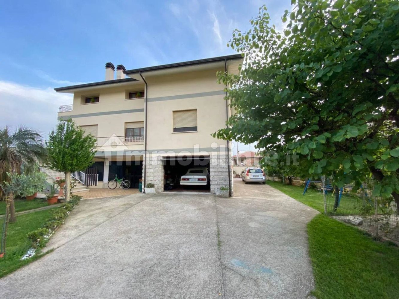 Вилла с 15 спальнями в Фонди, Италия № 168511