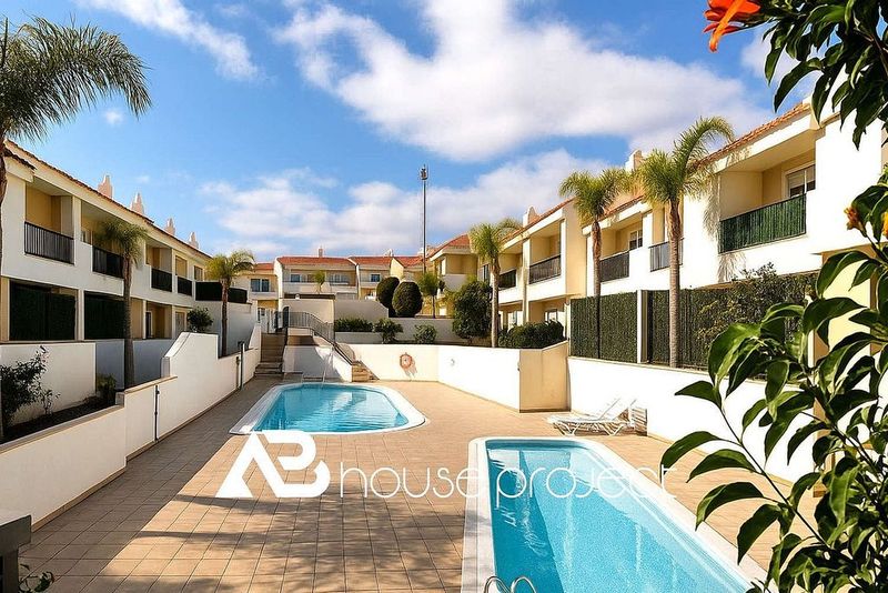 5 غرف نوم تاون هاوس في Adeje, Spain رقم 242693