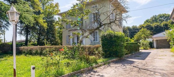 4 bedrooms Villa in Parma, Italy No. 377079 2