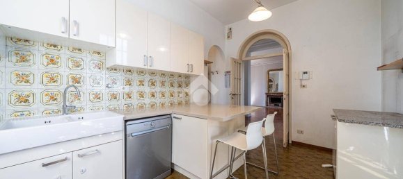 4 bedrooms Villa in Parma, Italy No. 377079 12