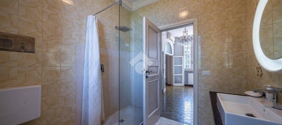 4 bedrooms Villa in Parma, Italy No. 377079 18