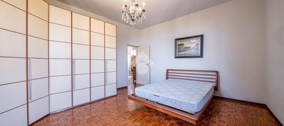 4 bedrooms Villa in Parma, Italy No. 377079 16