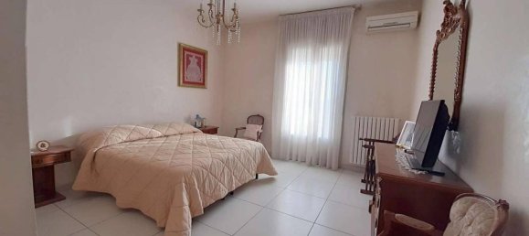 5 rooms Apartment in Taranto, Italy No. 31750 22