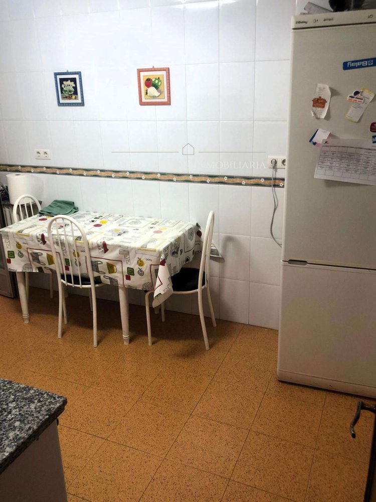 Apartamento de 4 dormitorios en Salamanca, Spain No. 93576