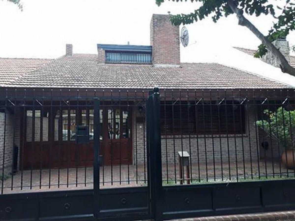 4 bedrooms House in Mar del Plata, Argentina No. 87385