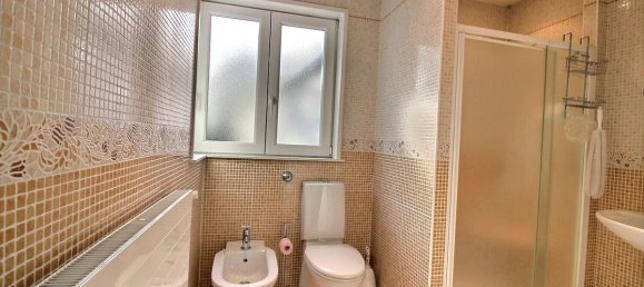 5 bedrooms House in Lille, France No. 82298 6