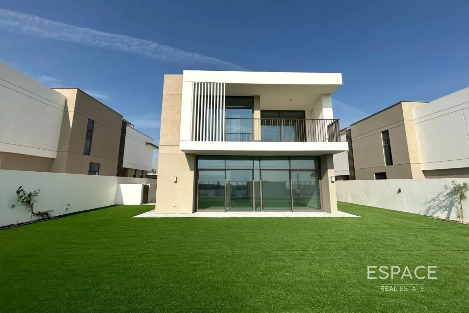Casa geminada T4 em Al Furjan, UAE N.º 108487