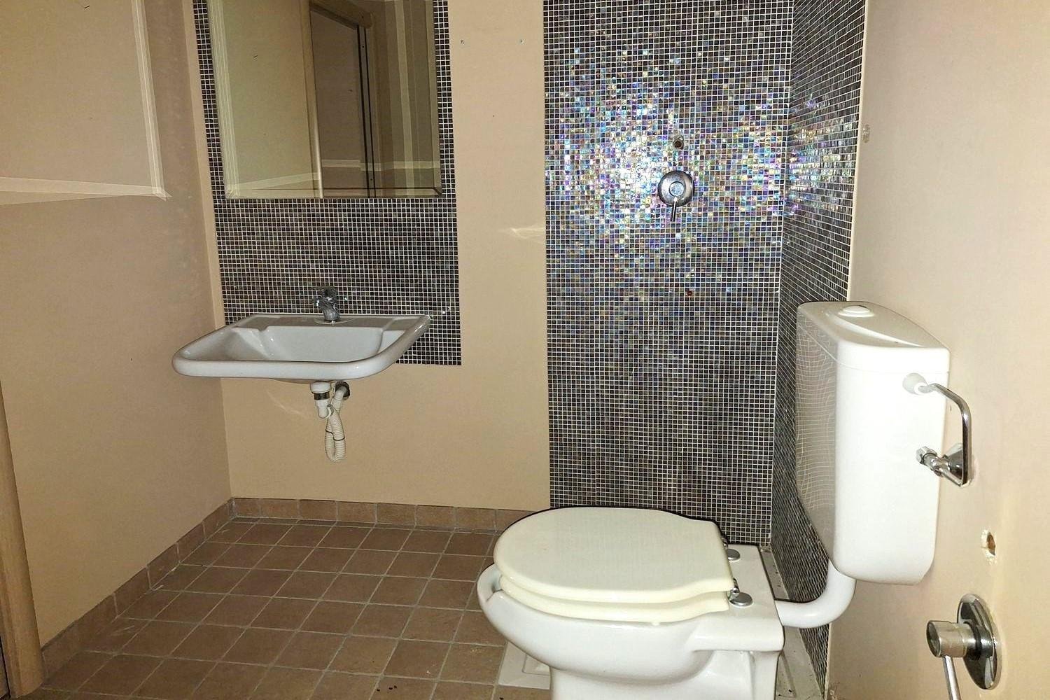 8 rooms Commercial property in Spoleto, Italy No. 51638