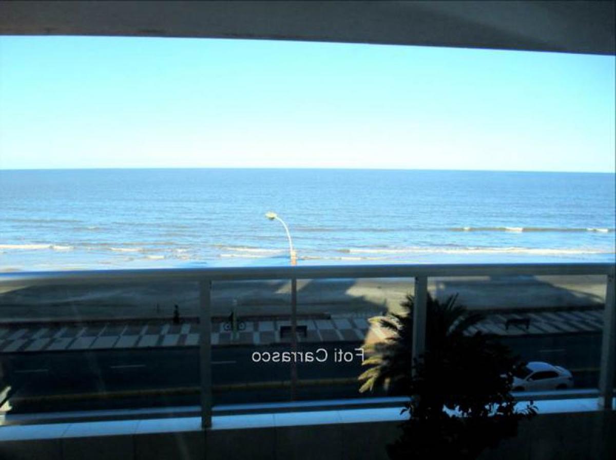 2 bedrooms Apartment in Montevideo, Uruguay No. 10694
