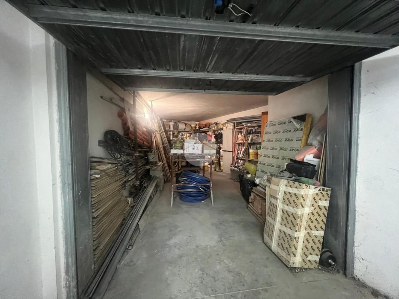  مرآب في Tivoli, Italy 29متر مربع رقم 404162