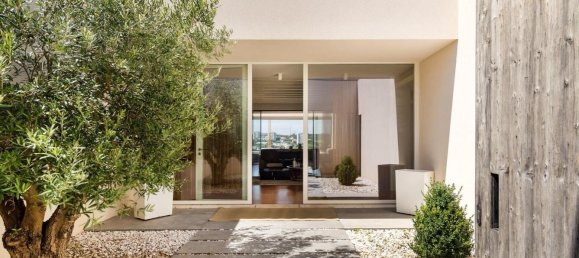 4 bedrooms Villa in Vila Nova de Gaia, Portugal No. 182828 3