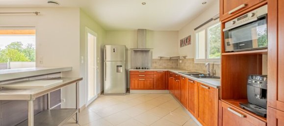 4 bedrooms House in Montussan, France No. 350571 2