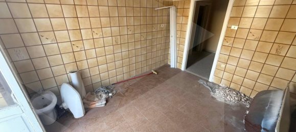 3 rooms Apartment in Barletta, Italy No. 17204 6