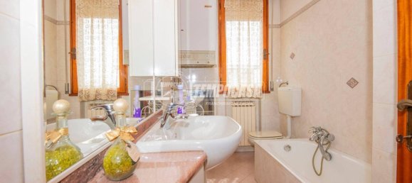 2 bedrooms Apartment in Modena, Italy No. 309196 9