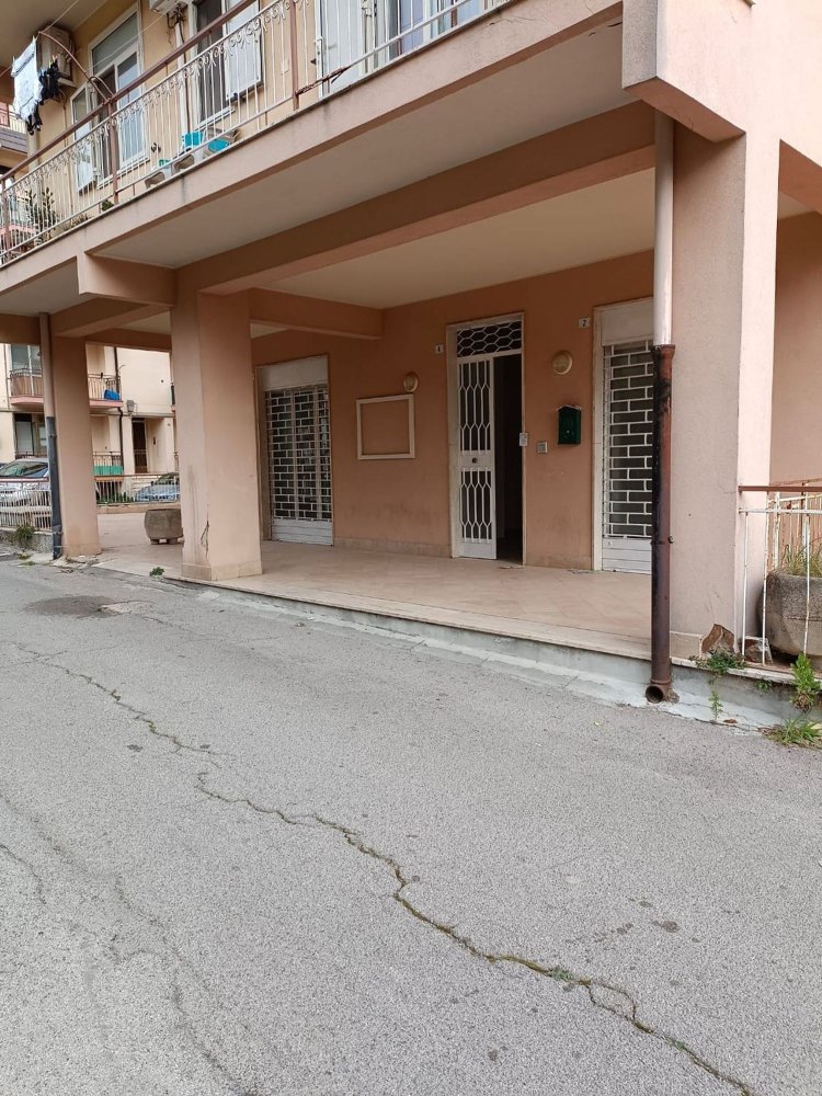 Gewerbliche Immobilie in Piazza Armerina, Italy 300m², Nr. 251393