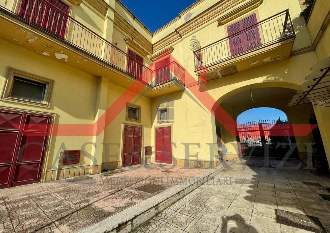 10 rooms House in Naples, Italy No. 79726