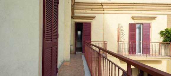 10 rooms House in Naples, Italy No. 79726 26