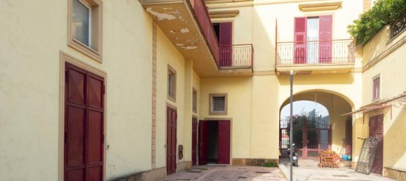 10 rooms House in Naples, Italy No. 79726 9