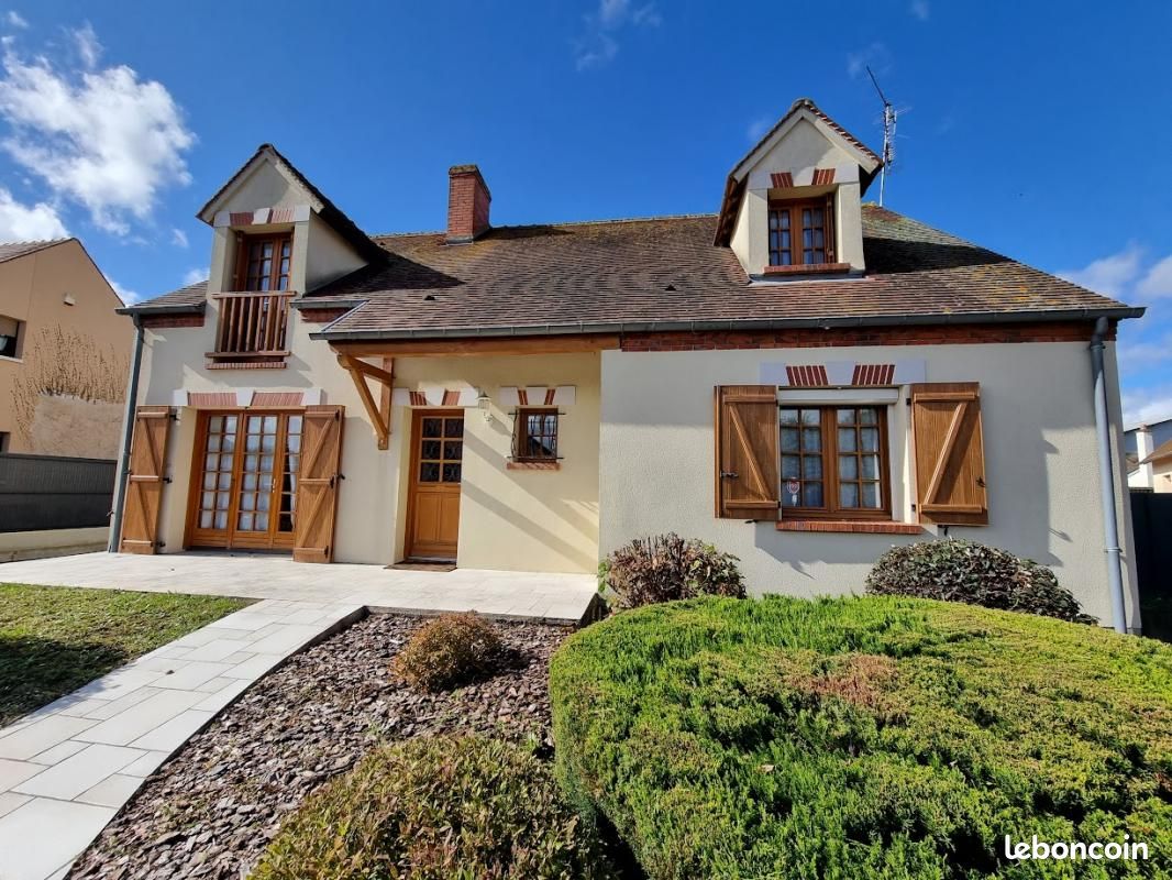 4 bedrooms House in Artenay, France No. 226802