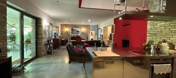 5 bedrooms Villa in Udine, Italy No. 292401 7