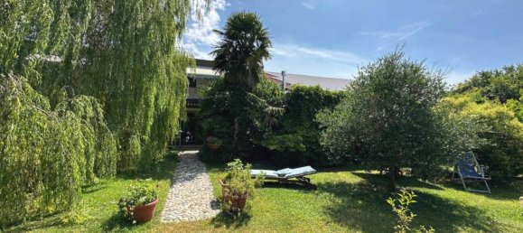 5 bedrooms Villa in Udine, Italy No. 292401 2