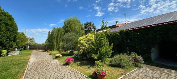 5 bedrooms Villa in Udine, Italy No. 292401 3