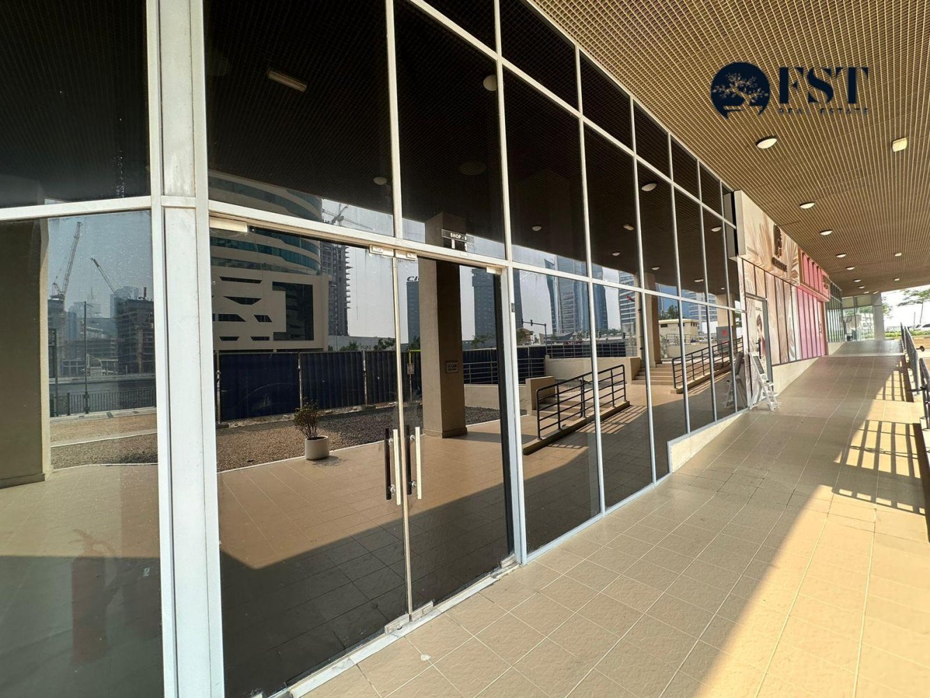 Tienda en Business Bay, UAE 59.1 m² No. 31244