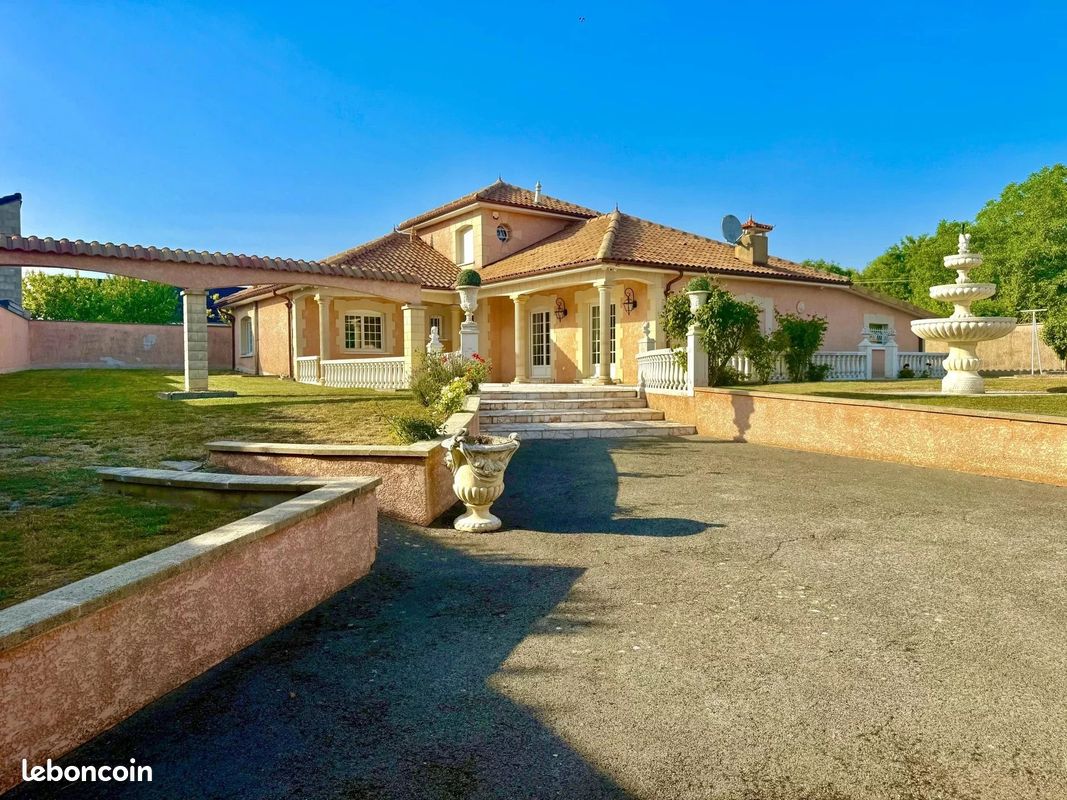 3 bedrooms Villa in Chalons-en-Champagne, France No. 328749