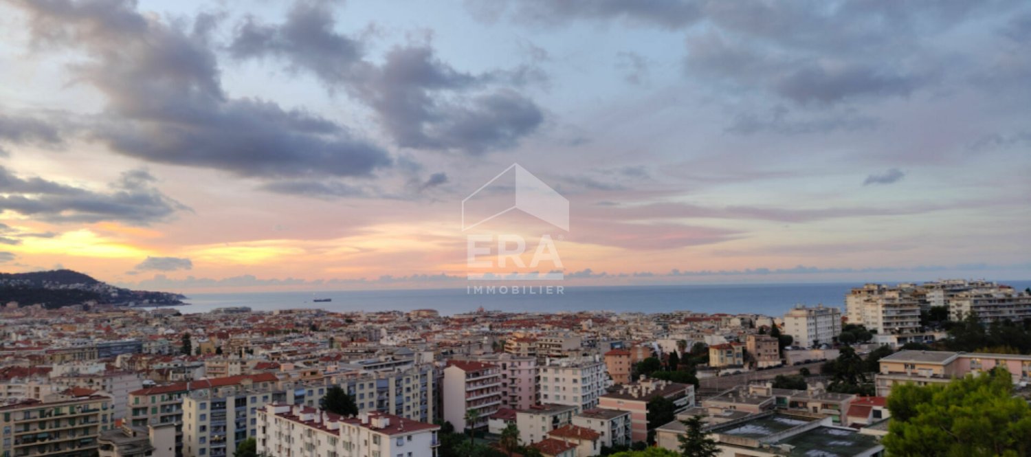 3 bedrooms Apartment in Nice, France No. 291130