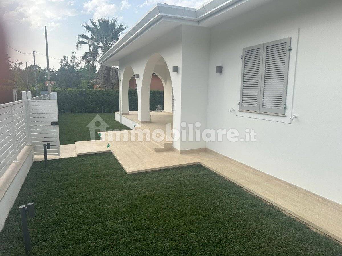 4 bedrooms Villa in Forte dei Marmi, Italy No. 192235