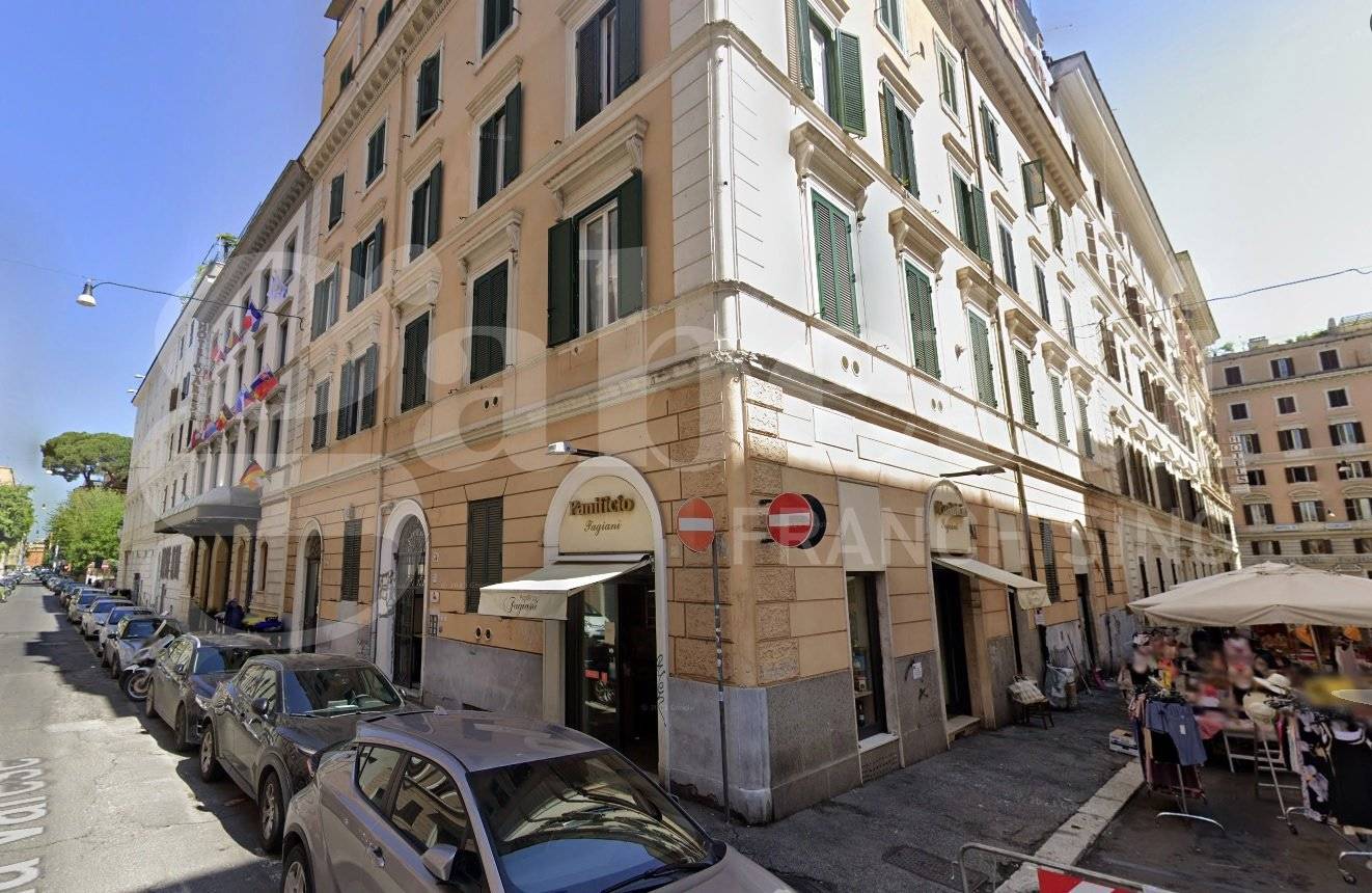 5 rooms Commercial property in Rome, Italy No. 371182