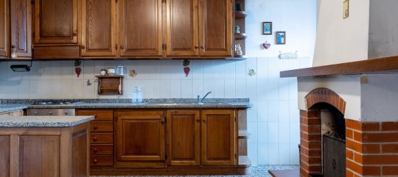 7 rooms House in Lucca, Italy No. 15357 2