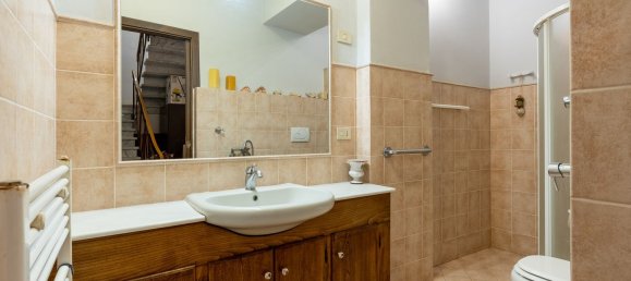 7 rooms House in Lucca, Italy No. 15357 7