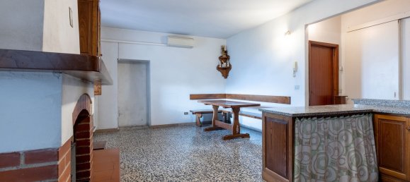 7 rooms House in Lucca, Italy No. 15357 4
