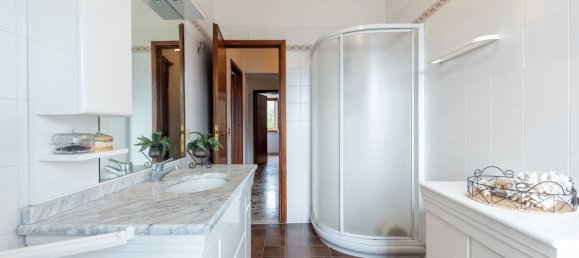 7 rooms House in Lucca, Italy No. 15357 18