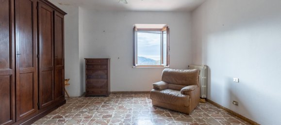 7 rooms House in Lucca, Italy No. 15357 15