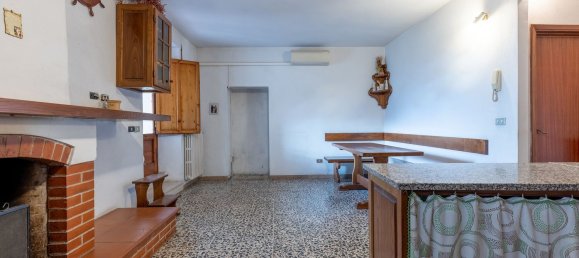 7 rooms House in Lucca, Italy No. 15357 5