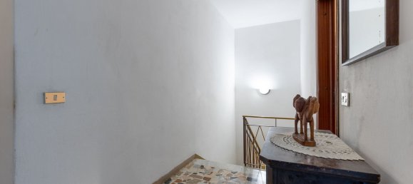 7 rooms House in Lucca, Italy No. 15357 20