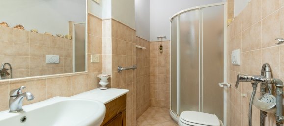 7 rooms House in Lucca, Italy No. 15357 8