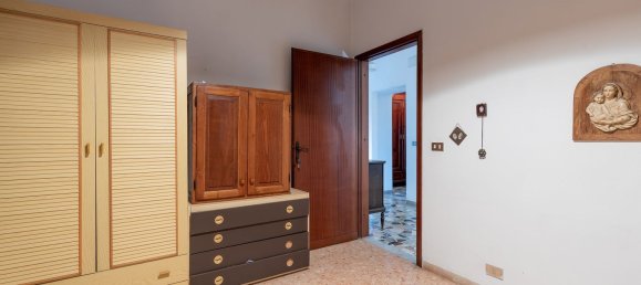 7 rooms House in Lucca, Italy No. 15357 19
