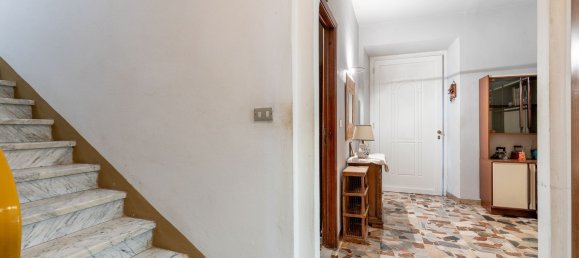 7 rooms House in Lucca, Italy No. 15357 10