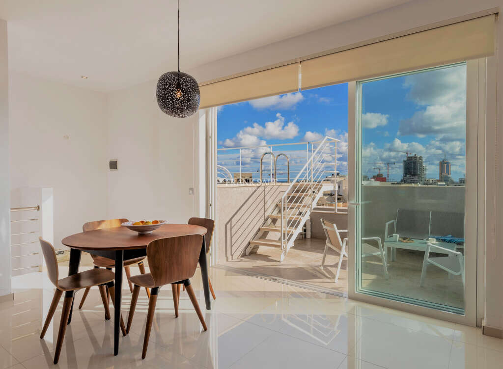 2 bedrooms Penthouse in Swieqi, Malta No. 9413