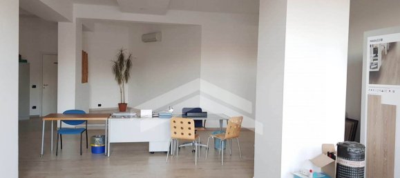 2-salle Propriété commerciale à Campobasso, Italy No. 63138 4