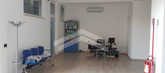 2-salle Propriété commerciale à Campobasso, Italy No. 63138 5