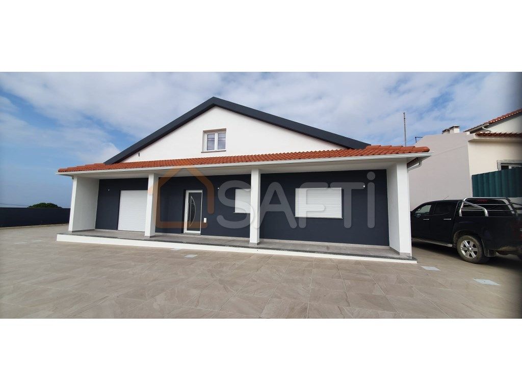 5 bedrooms House in Atouguia da Baleia, Portugal No. 117852