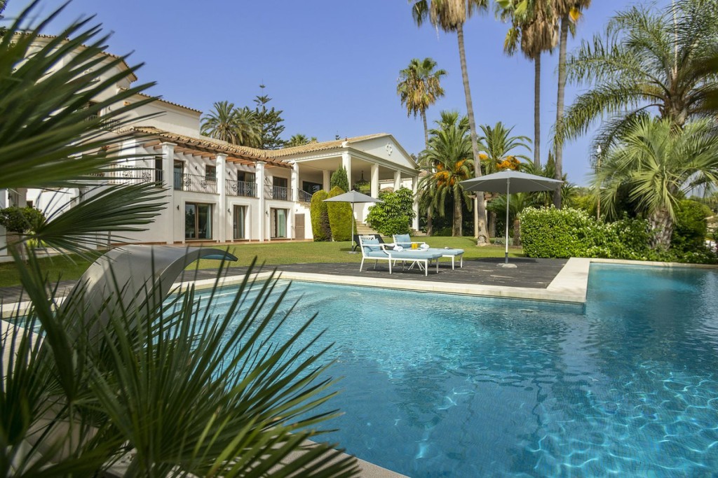 6 bedrooms Villa in Marbella, Spain No. 109920
