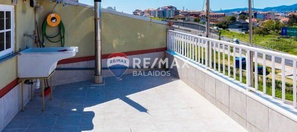 Apartamento de 3 dormitorios en Vigo, Spain No. 190986 3
