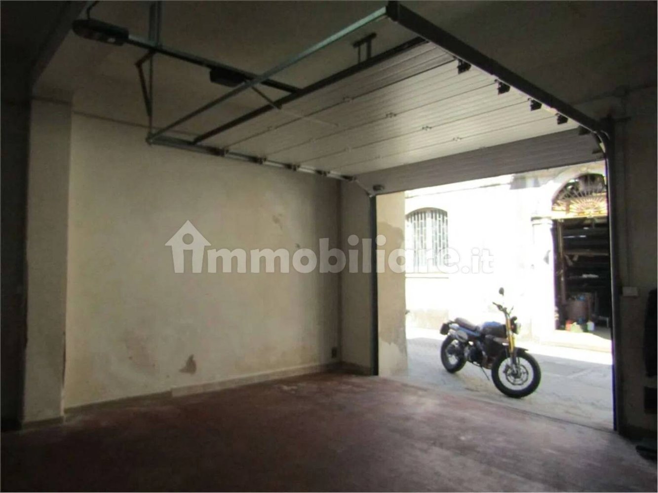 Propiedad comercial de 1 habitación en Syracuse, Italy No. 356876