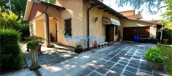 3 Schlafzimmer Haus in Novi di Modena, Italy, Nr. 59555 5